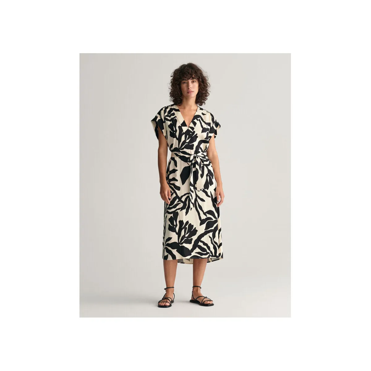 Vestido de manga corta con estampado de palmeras