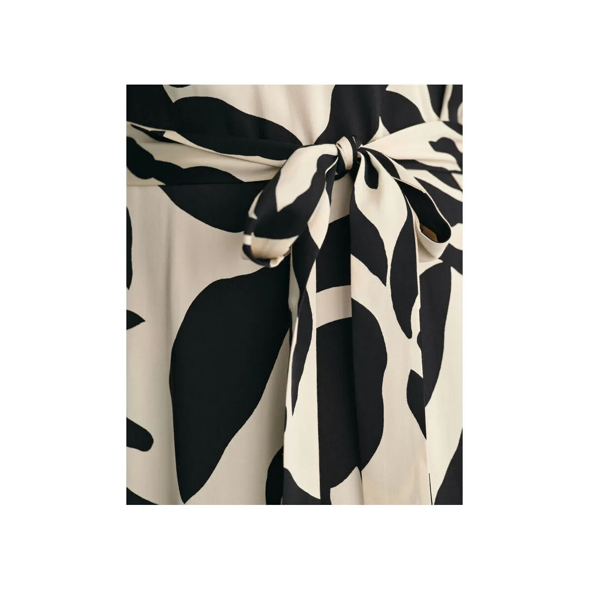 Vestido de manga corta con estampado de palmeras