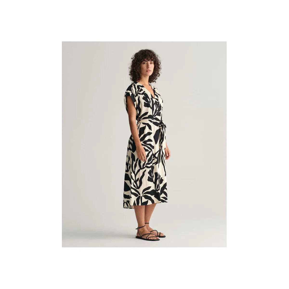 Vestido de manga corta con estampado de palmeras