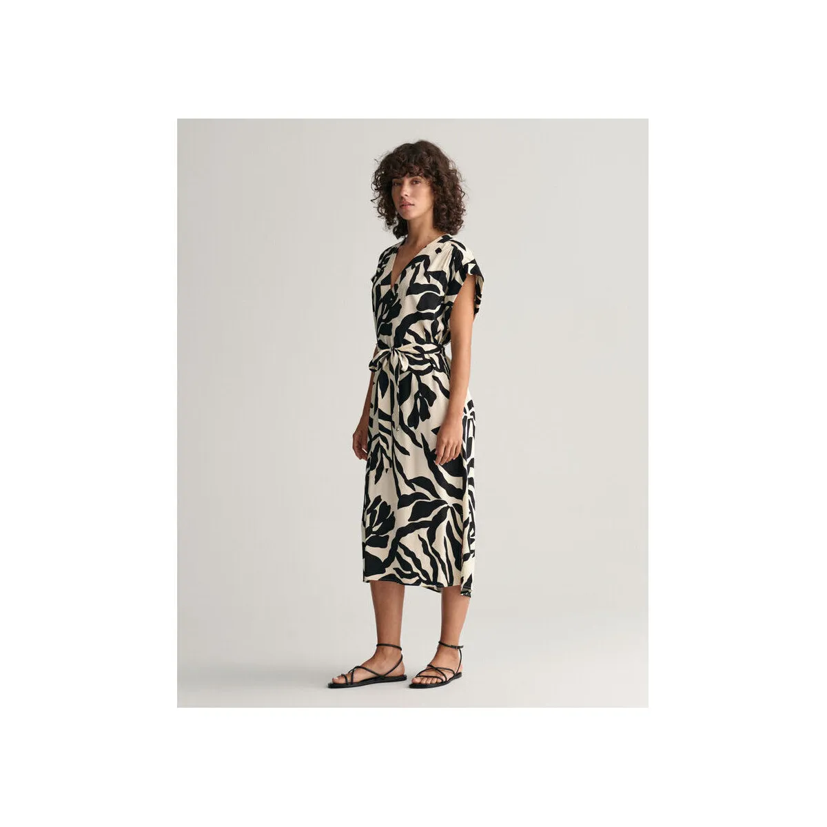 Vestido de manga corta con estampado de palmeras