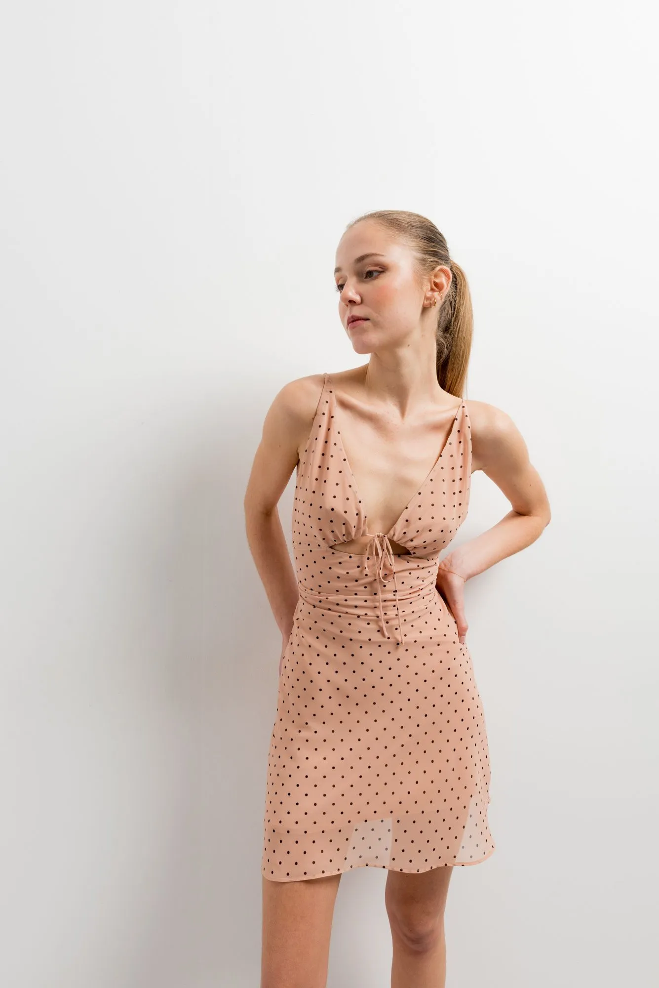 Vestido mini estampado de lunares para mujer color beige