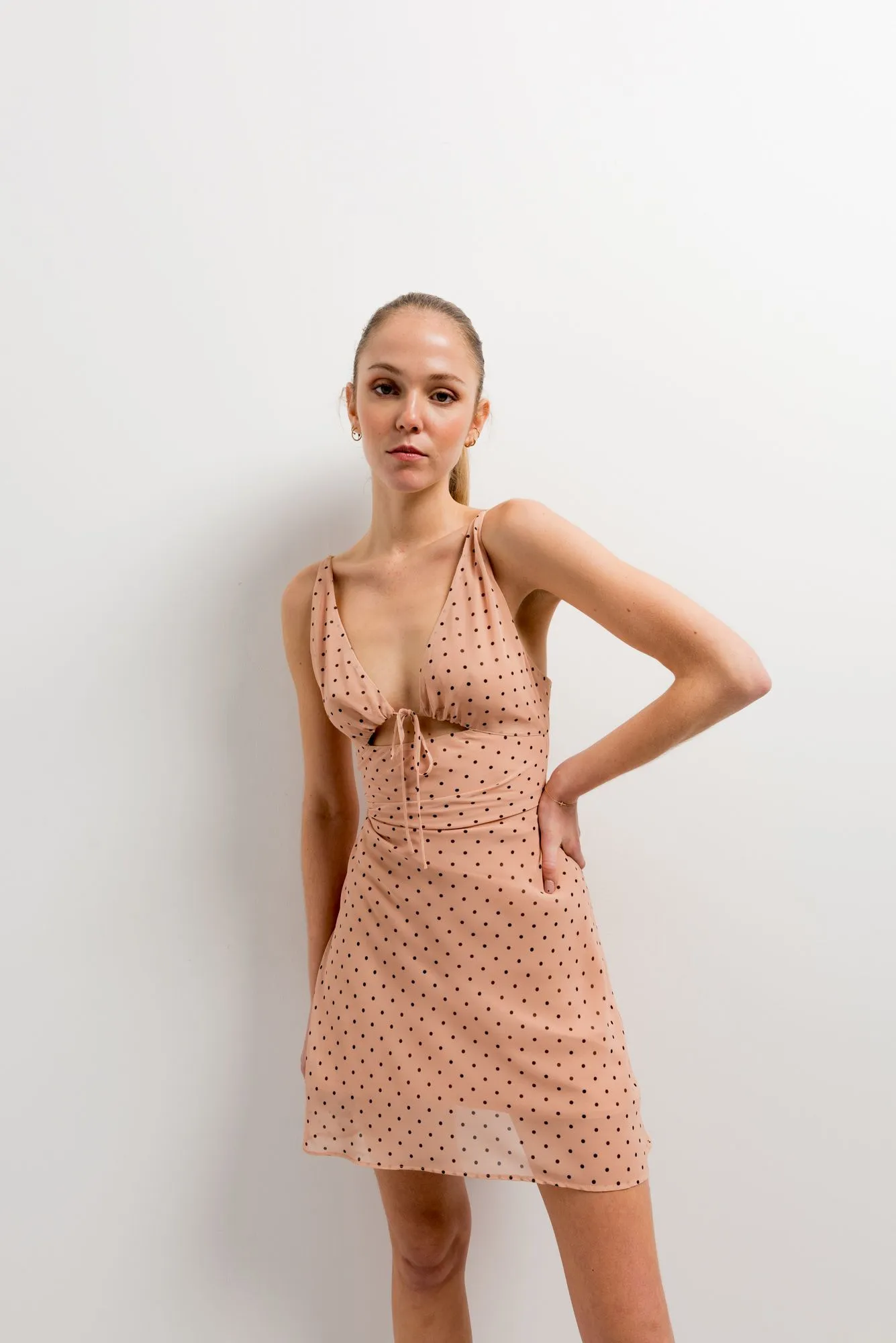Vestido mini estampado de lunares para mujer color beige