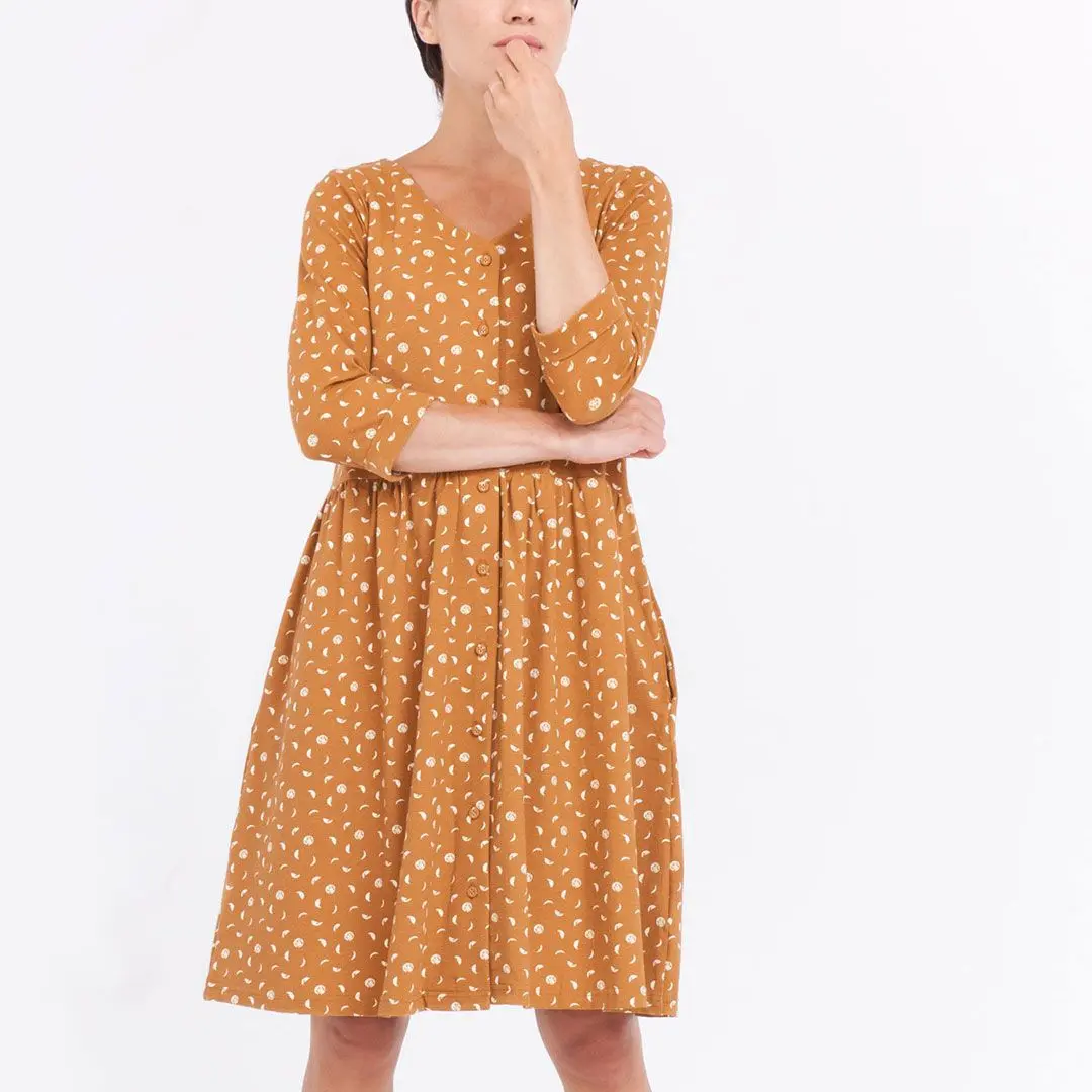 Vestido oversize con bolsillos color mostaza