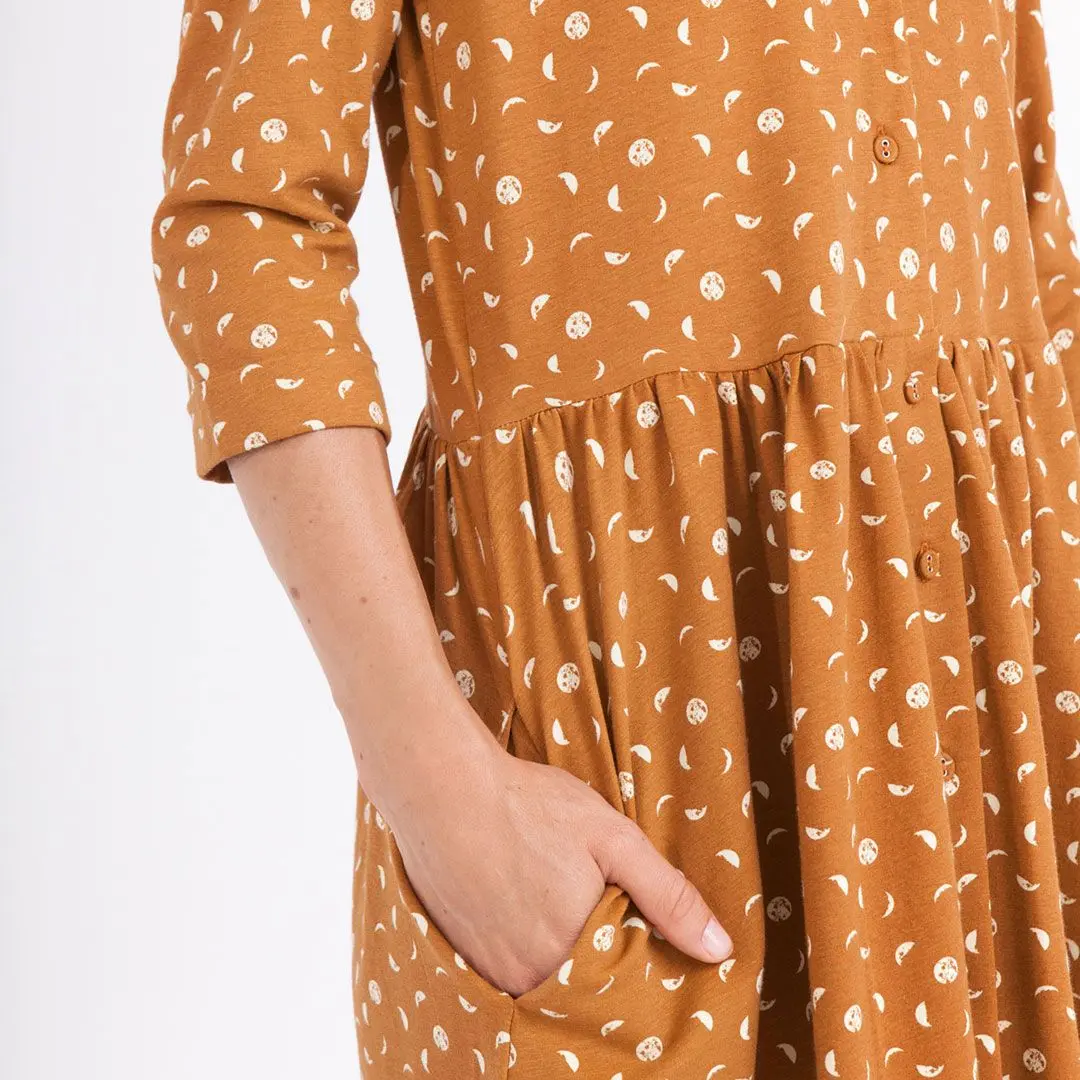 Vestido oversize con bolsillos color mostaza
