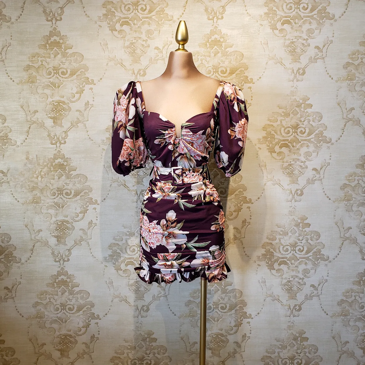 Vestido Vino Corto con Estampado de Flores