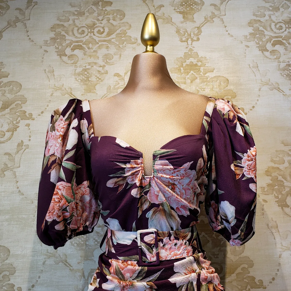 Vestido Vino Corto con Estampado de Flores