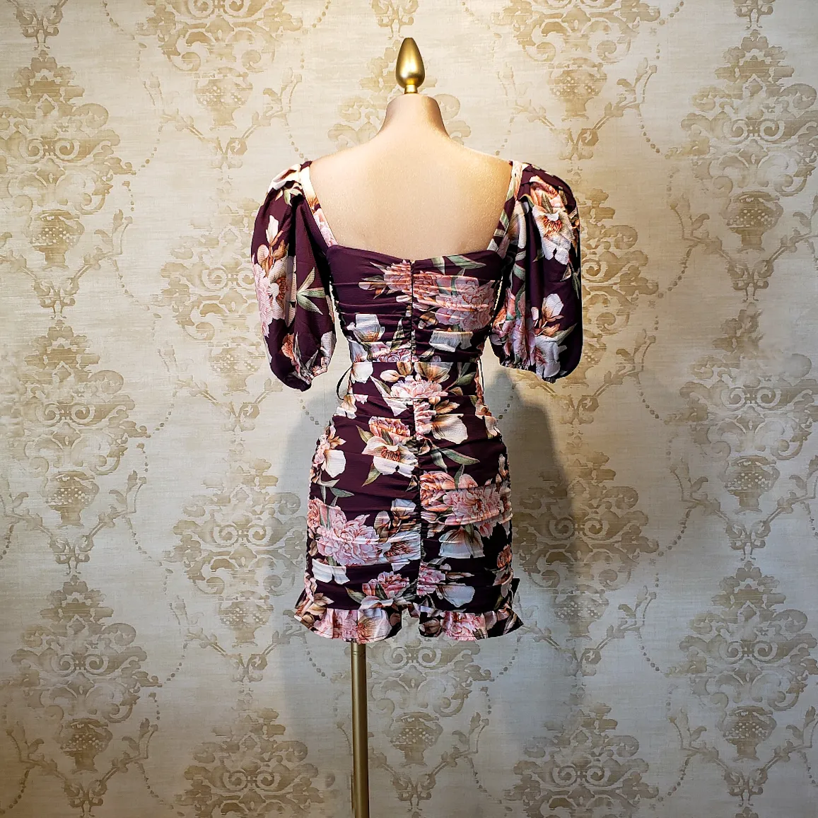Vestido Vino Corto con Estampado de Flores