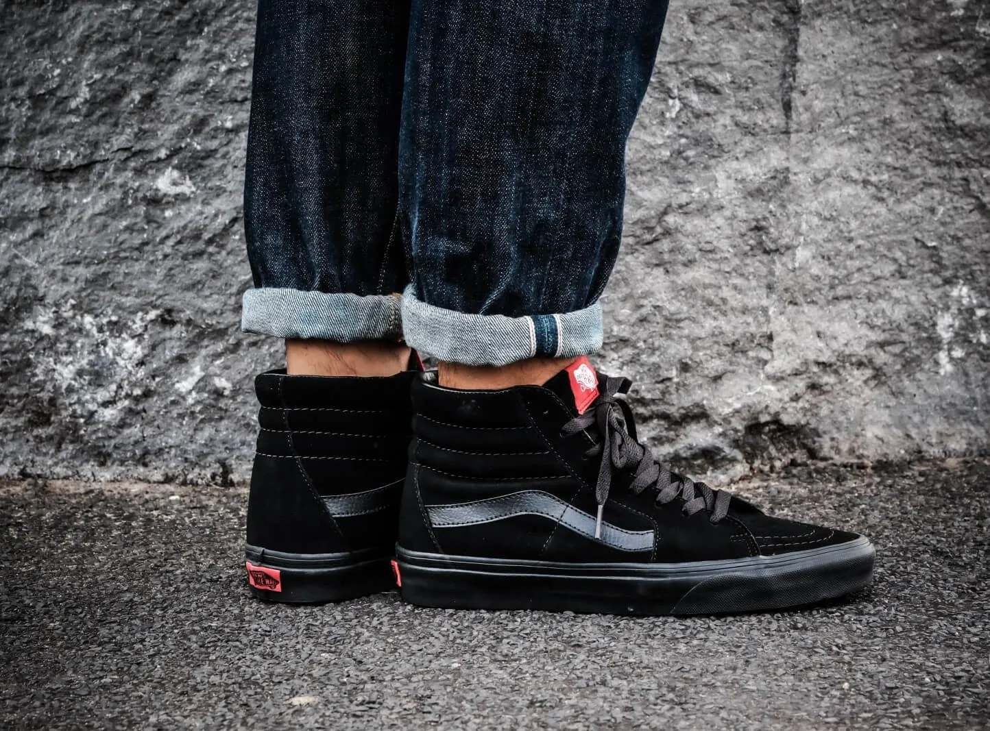 ZAPATILLAS ALTAS VANS SNEAKERS DEPORTE CóMODAS HOMBRE SK8HI SHOES BLACK/BLACK MOD. VN000D5IBKA ANTE NEGRAS CON FRANJAS NEGRAS