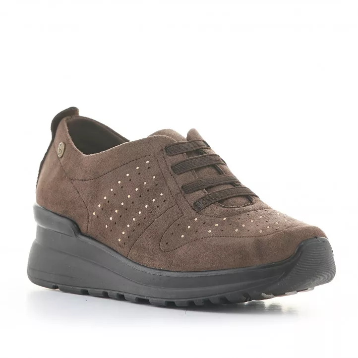 Zapatos cuña Amarpies marrones de cuña media y cordones elásticos